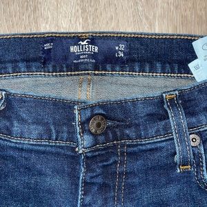 Men’s 32x34, Hollister Boot Cut jeans, dark wash color